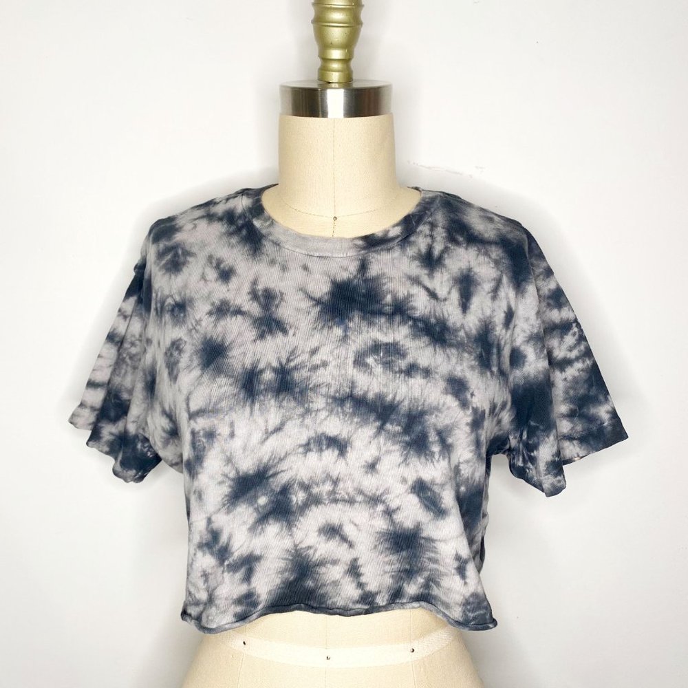 Garage Tie Dye Gray + Black Short Sleeve Crop Tee